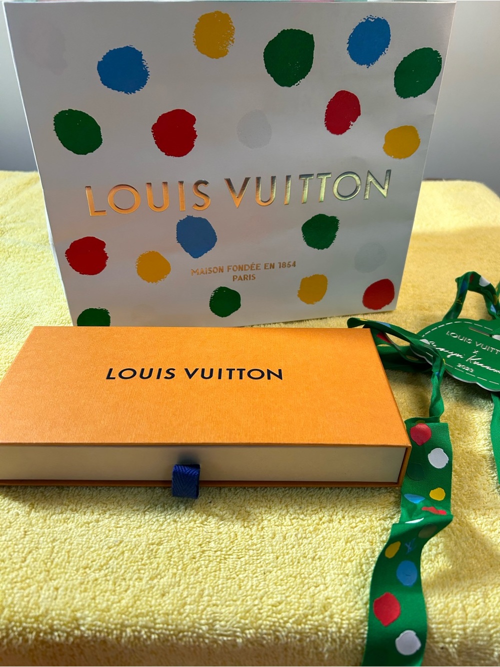 Louis Vuitton Scarves & Wraps - Picture 8 of 10